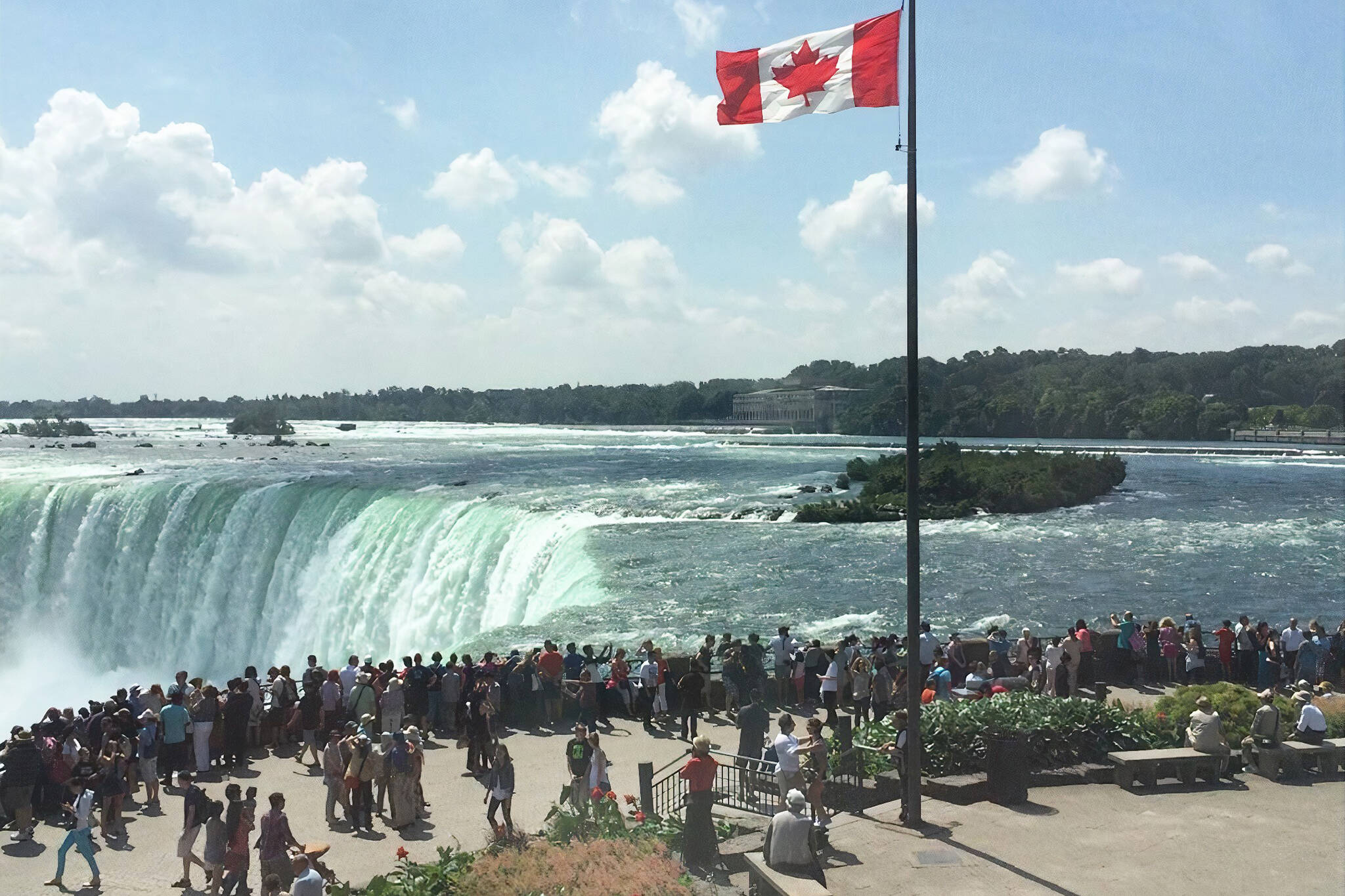 Восточное озеро на границе сша и канады. Ниагарский водопад Канада. Ниагарский водопад смотровая. Ниагарский водопад 2022. Ниагарский водопад Канада смотровая площадка.
